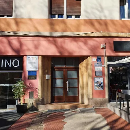 Polai Boutique With Free Parking דירה פולה