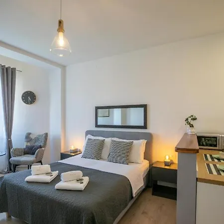 Polai Boutique With Free Parking דירה פולה